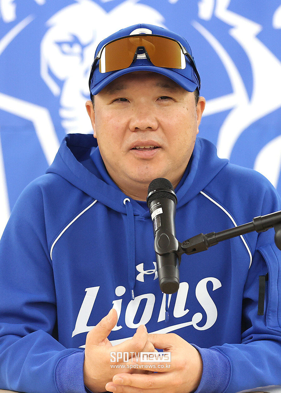 [포토S] 인터뷰 하는 박진만 감독