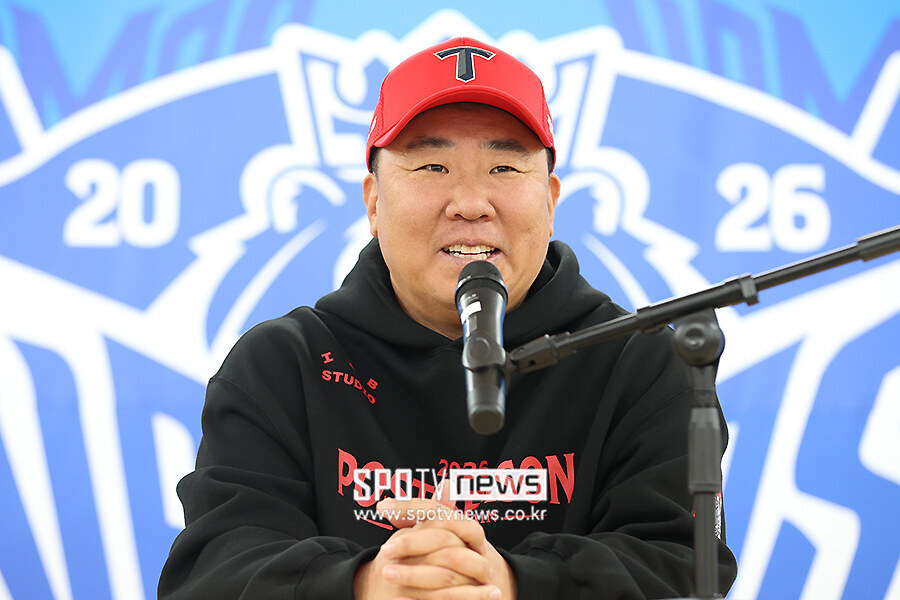 [포토S] 미소 짓는 이범호 감독