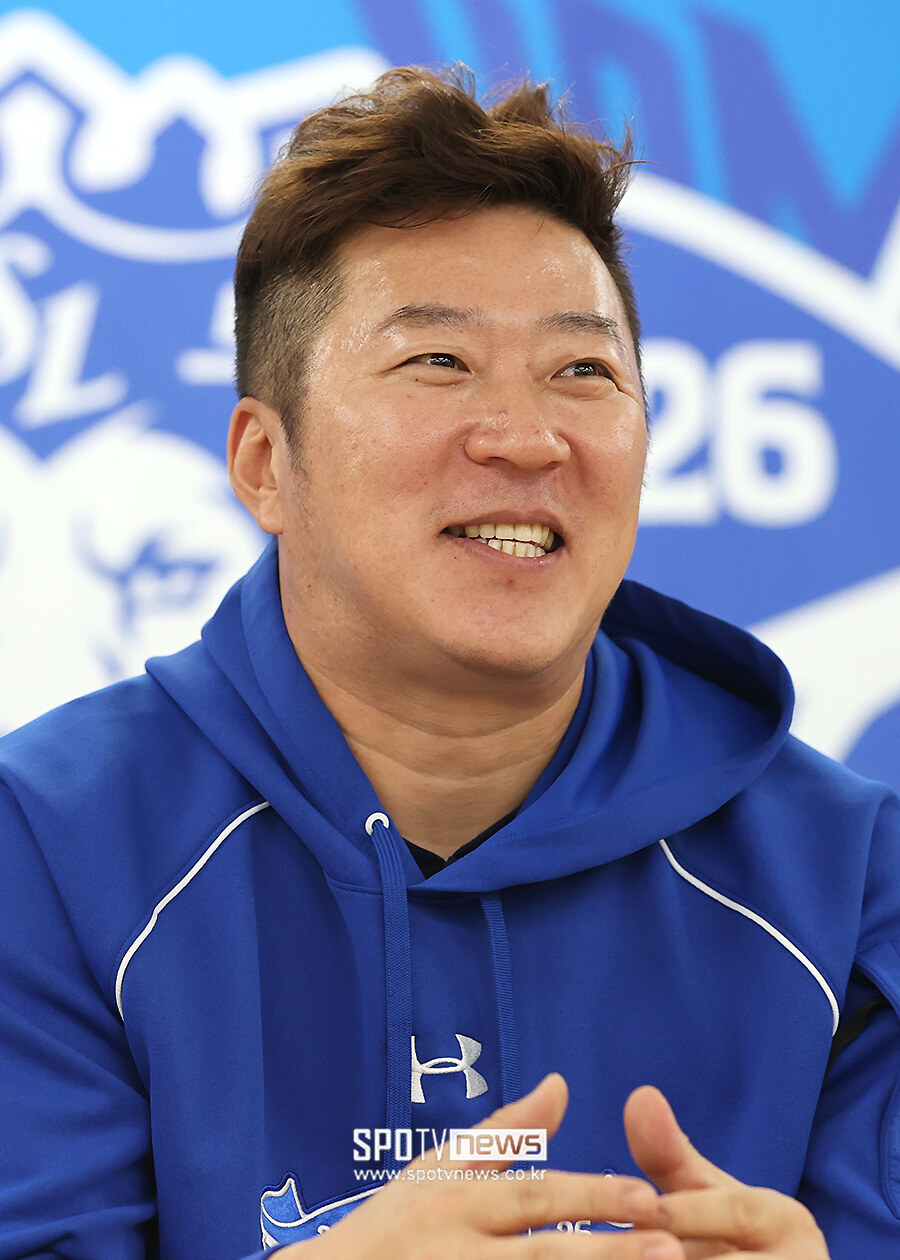 [포토S] 인터뷰 하는 최형우