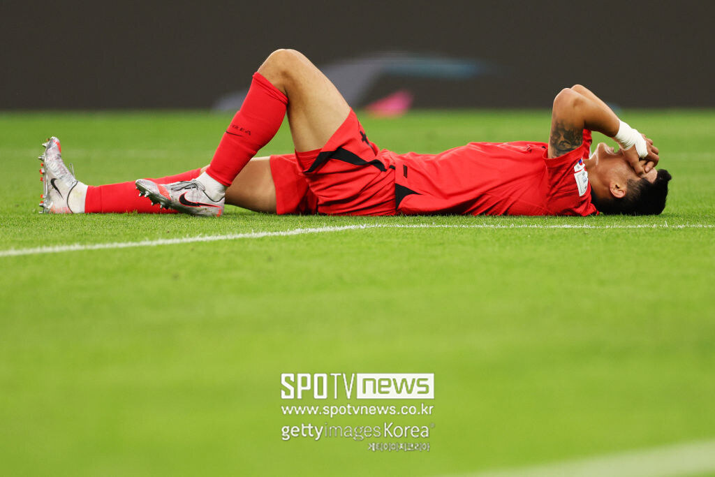 '모레노호 4선 기둥이 흔들린다' UCL 45분 만에 교체→분데스리가 결장 확정…11월 대표팀 소집도 불투명, 뮌헨 "작은 문제가 있다"
