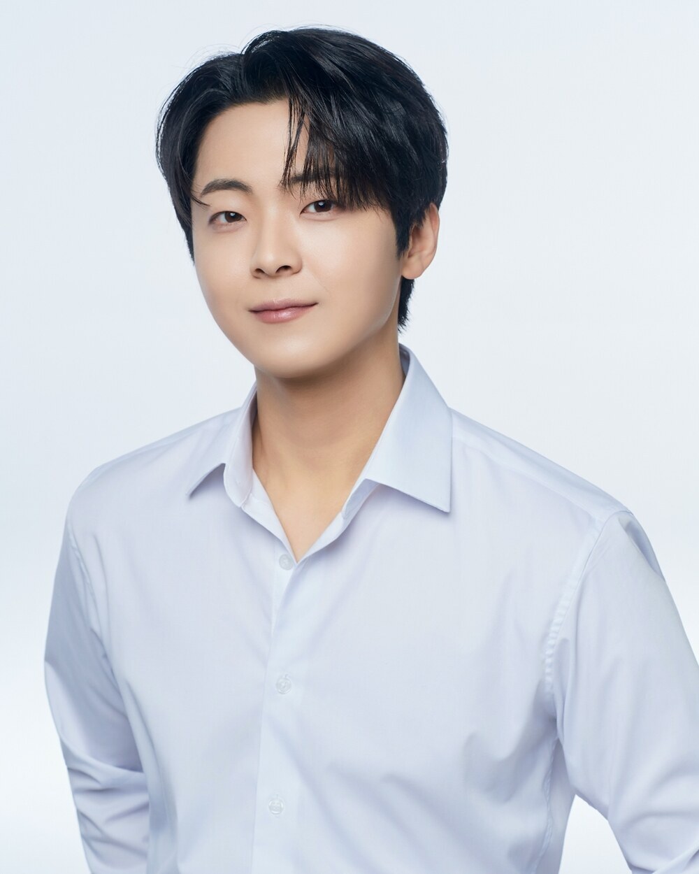 박민수, 심쿵 눈빛·세련된 분위기로 완성한 '모던 무드'…새 프로필 사진 공개로 '비주얼 대잔치'