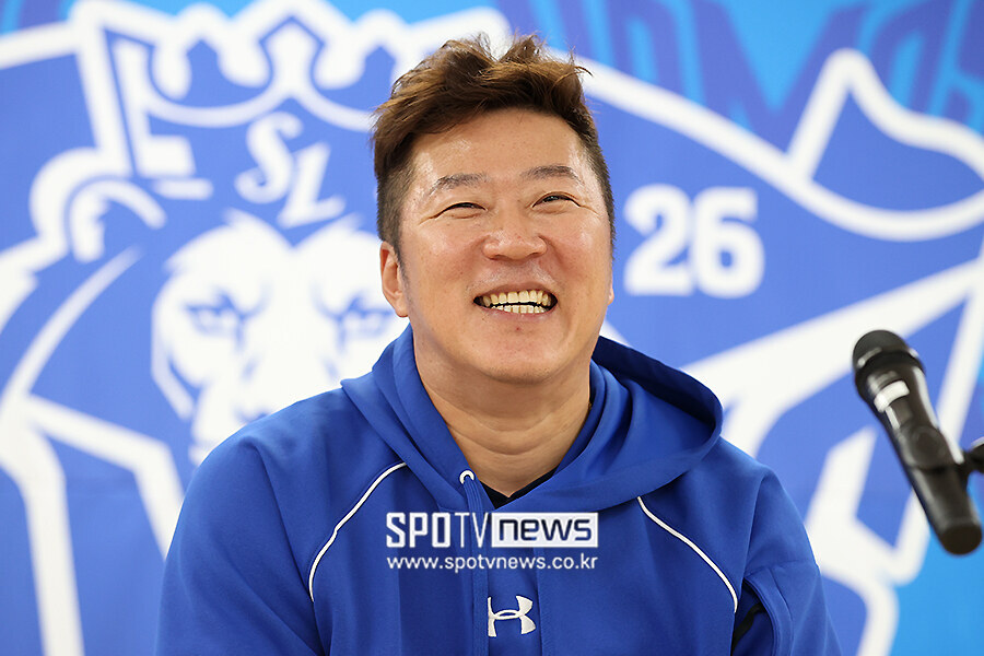 "왜 다들 미쳐 날뛰냐? 왜 이렇게 잘해" KIA에 연락한 최형우…전 소속팀? PO선 안 봐준다