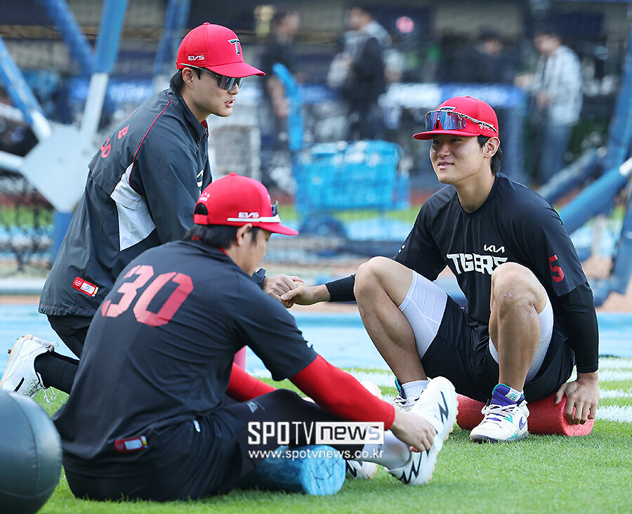 [포토S] 박민, '(김)도영아, 홈런 기운 좀 줘라'