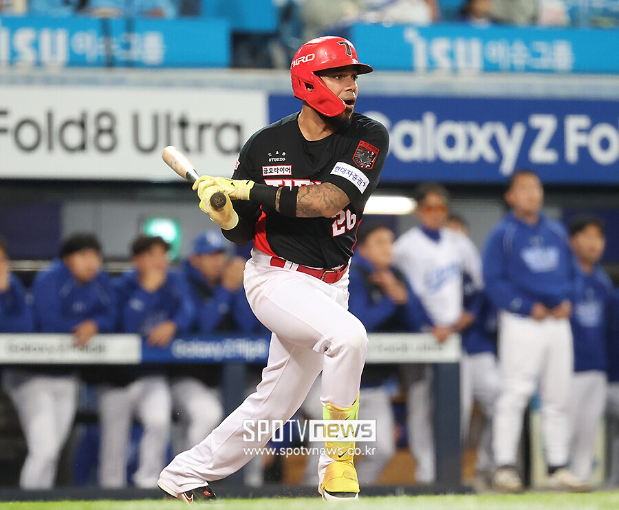 [포토S] 카스트로, '짜릿한 선취 1타점 3루타!'