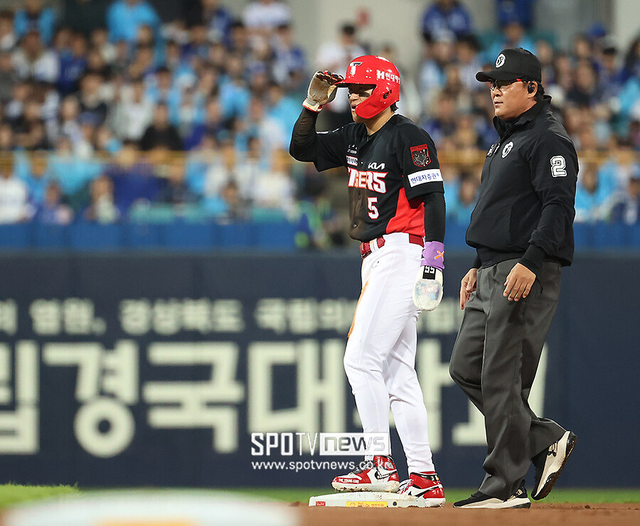 [포토S] 김도영, '발로 득점 만든다'