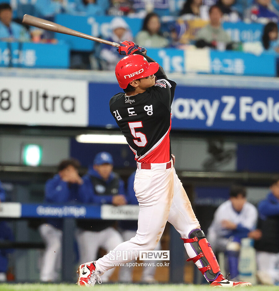 [포토S] 2루타 날린 김도영