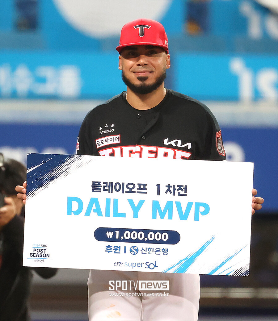 [포토S] 카스트로, 'PO 1차전 MVP!'