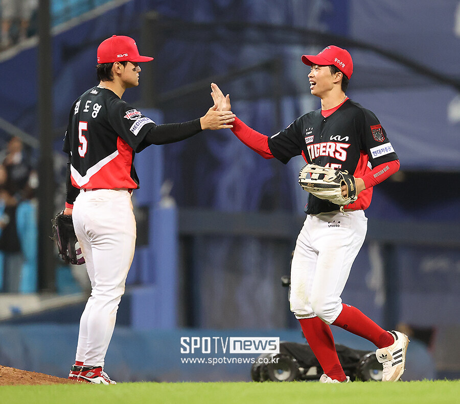 ▲ 원팀의 가치를 보여주며 가을야구 4연승의 신바람을 타고 있는 KIA ⓒ곽혜미 기자