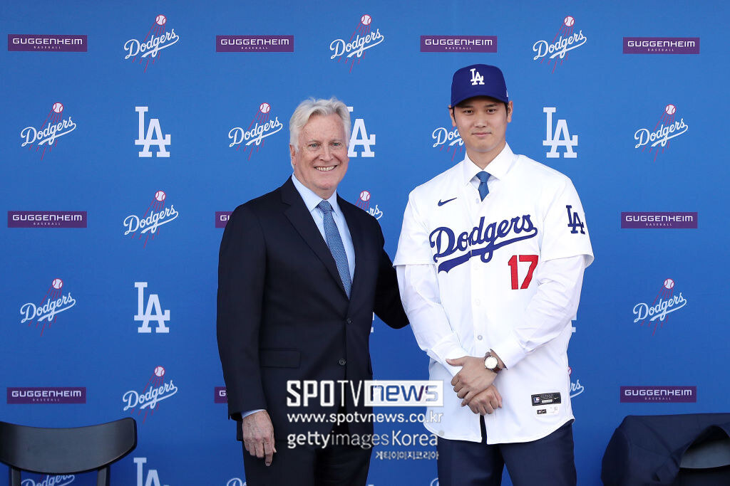 ▲ 오타니 쇼헤이 입단식에 참석한 다저스 구단주 마크 월터