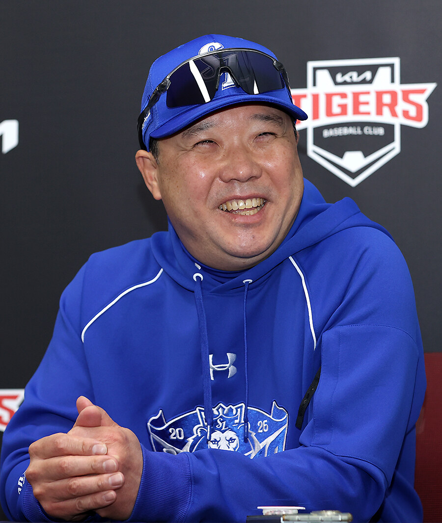 [포토S] 박진만 감독, "(최)형우 전화가 안 오더라고요"