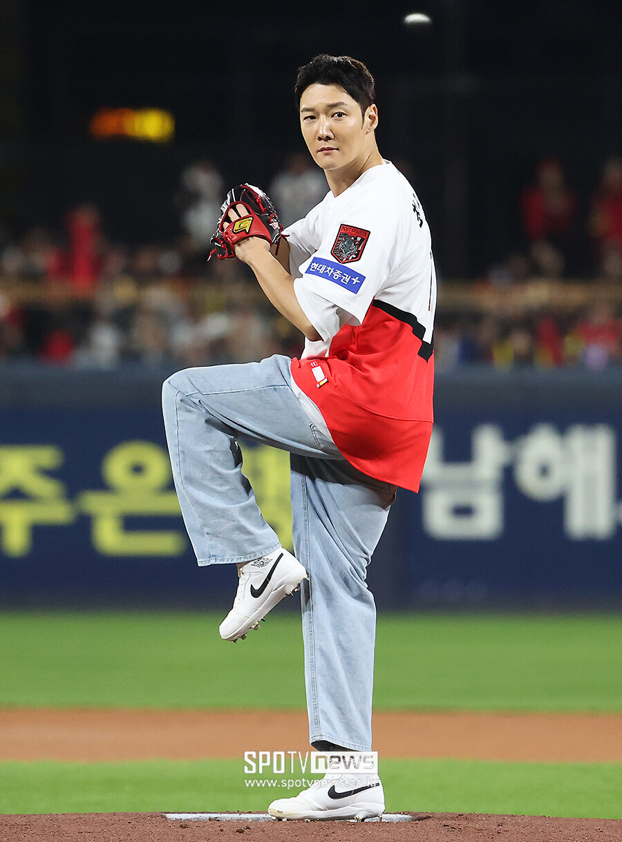[포토S] 시구 나선 최진혁