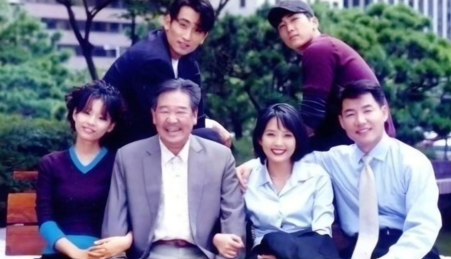 故최불암·故최진실, 팔짱 끼고 한자리에…먹먹한 사진 한 장[이슈S]