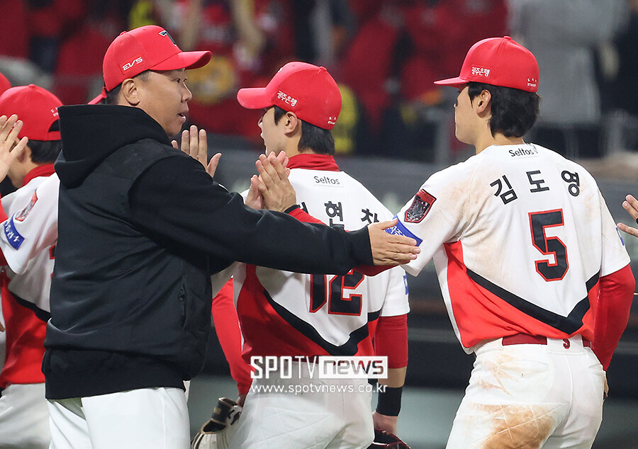 [포토S] 이범호 감독, '(김)도영이, 오늘도 잘했다'