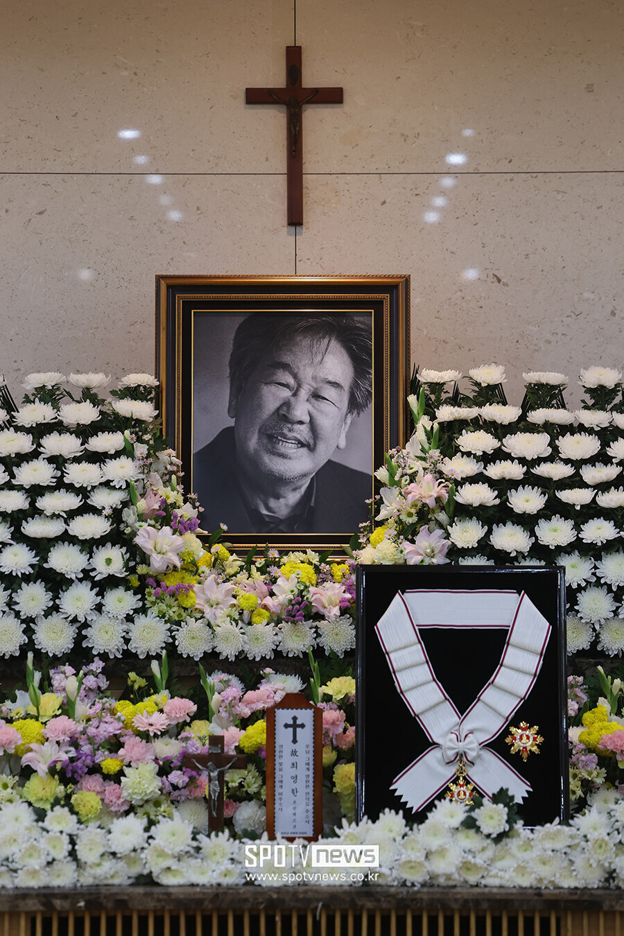 김혜자 "故최불암, 그리운 사람…곧 만날 것" 눈물의 조문
