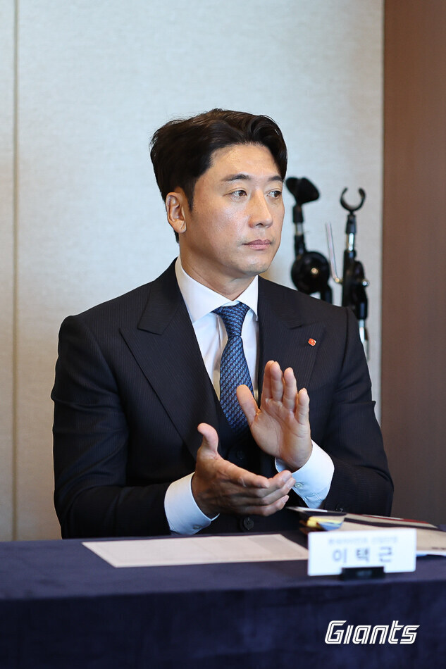 단장 부임했는데 예능 출연? 이택근 단장 직접 해명→롯데 대표도 OK "은퇴식 못했는데, 해준다고…"